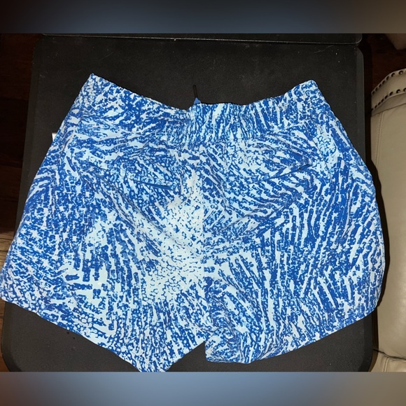 Southern Tide Blue Abstract Swim Trunks Size Small - Picture 2 of 3